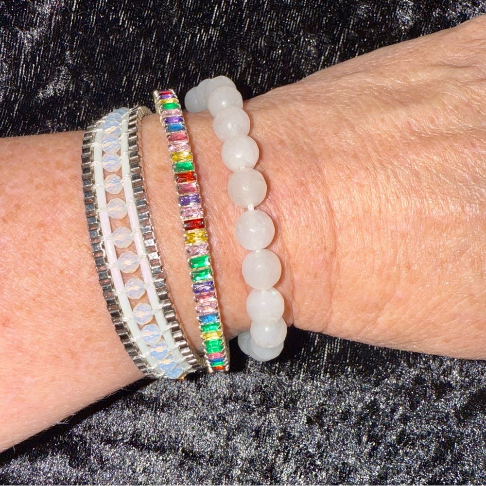 Multicolor and White Beaded 3-layered Bracelet w/clasp
Great Christmas Gift